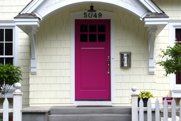 Pink door : yellow cottage